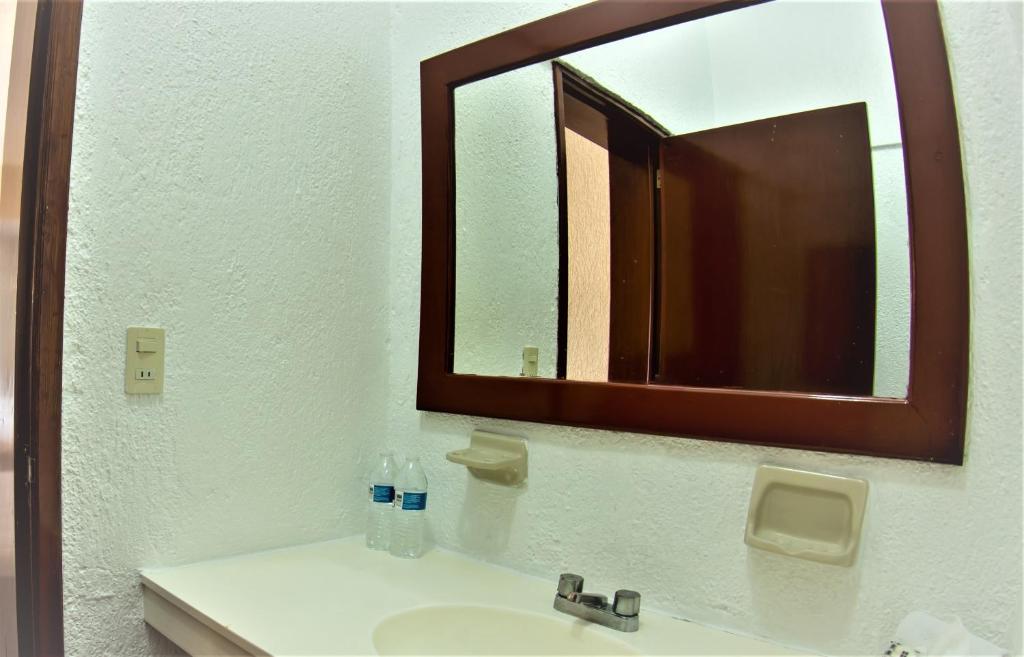 Двухместный (Улучшенный двухместный номер с 2 отдельными кроватями) отеля Hotel Estancia, Гвадалахара