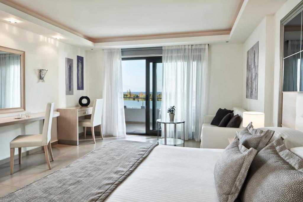 Сьюит (Улучшенный люкс с видом на море) курортного отеля The Lesante Luxury Hotel & Spa, Циливи