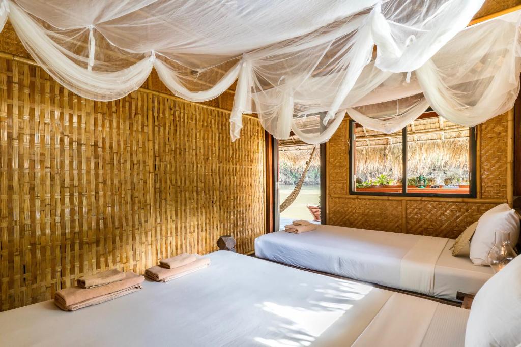 Двухместный (Двухместный номер Raft с 1 кроватью или 2 отдельными кроватями, схема питания - полупансион) отеля River Kwai Jungle Rafts, Канчанабури