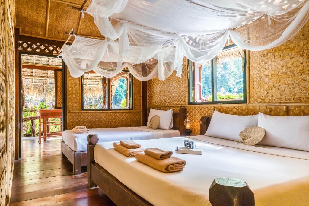 Двухместный (Двухместный номер Raft с 1 кроватью или 2 отдельными кроватями, схема питания - полный пансион) отеля River Kwai Jungle Rafts, Канчанабури