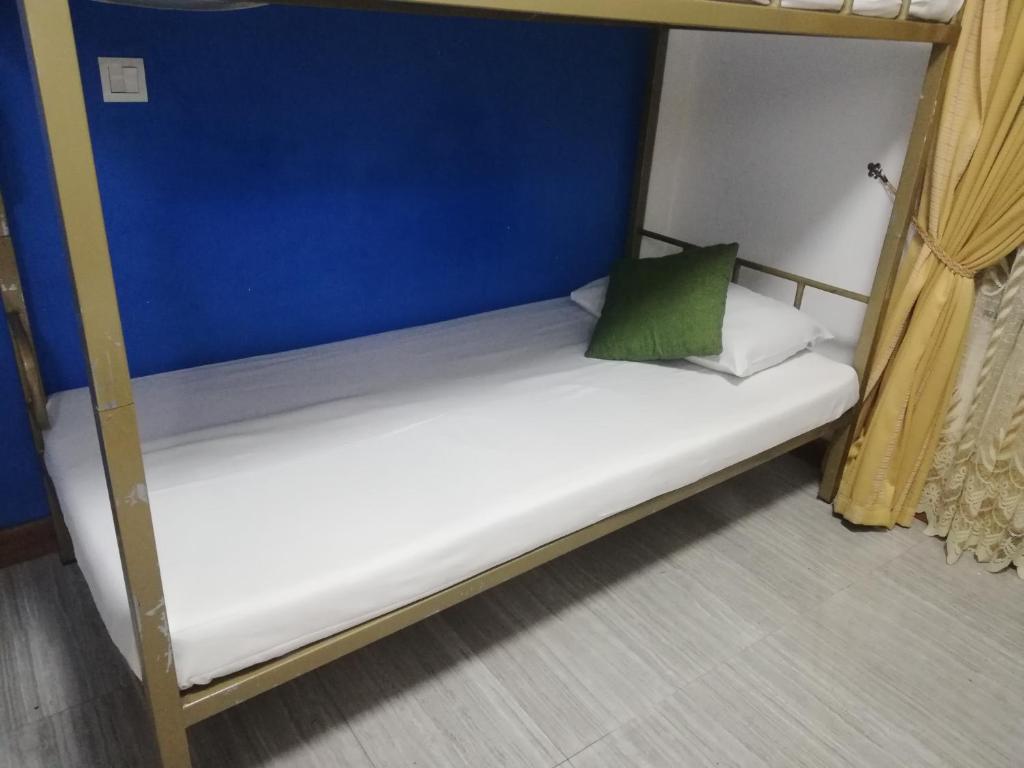 Номер (Кровать в общем 6-местном номере для мужчин и женщин) отеля Believe Inn, Нувара-Элия