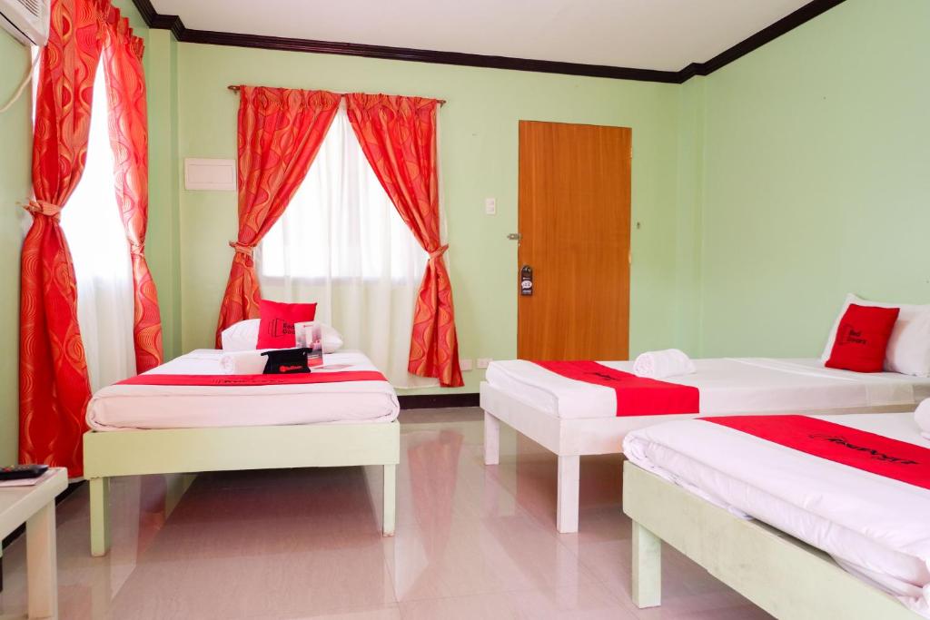 Семейный (Семейный номер) отеля RedDoorz near Maribago Barangay Hall, Себу