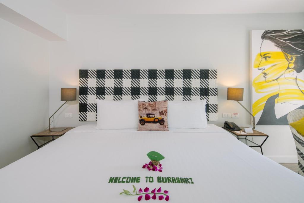 Двухместный (Специальное предложение при бронировании на неделю - Двухместный номер «Премьер» с 1 кроватью или 2 отдельными кроватями) курортного отеля Burasari Phuket, Пхукет