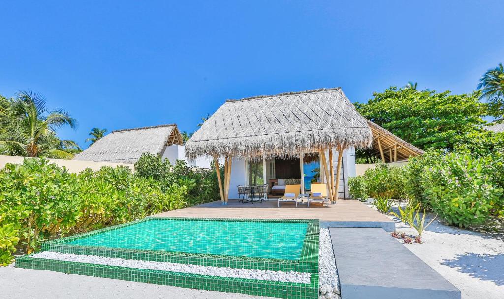 Вилла (Вилла в саду с бассейном и видом на пристань для яхт) курортного отеля Emerald Maldives Resort & Spa-Platinum All Inclusive, Фасмендху