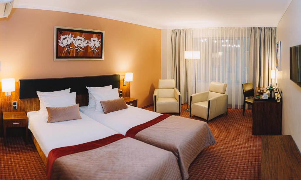 Двухместный (Стандартный двухместный номер с 1 кроватью или 2 отдельными кроватями, вид в атриум) отеля Avalon Hotel & Conferences, Рига