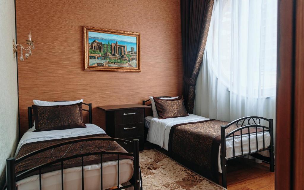 Двухместный (Просторный двухместный номер с 2 отдельными кроватями) отеля Bayil, Баку