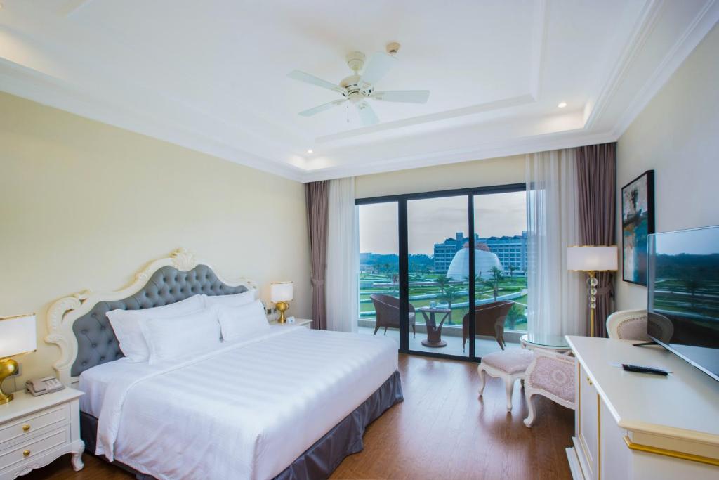 Двухместный (Стандартный номер с кроватью размера «king-size») курортного отеля VinOasis Phu Quoc, Дуонг-Донг