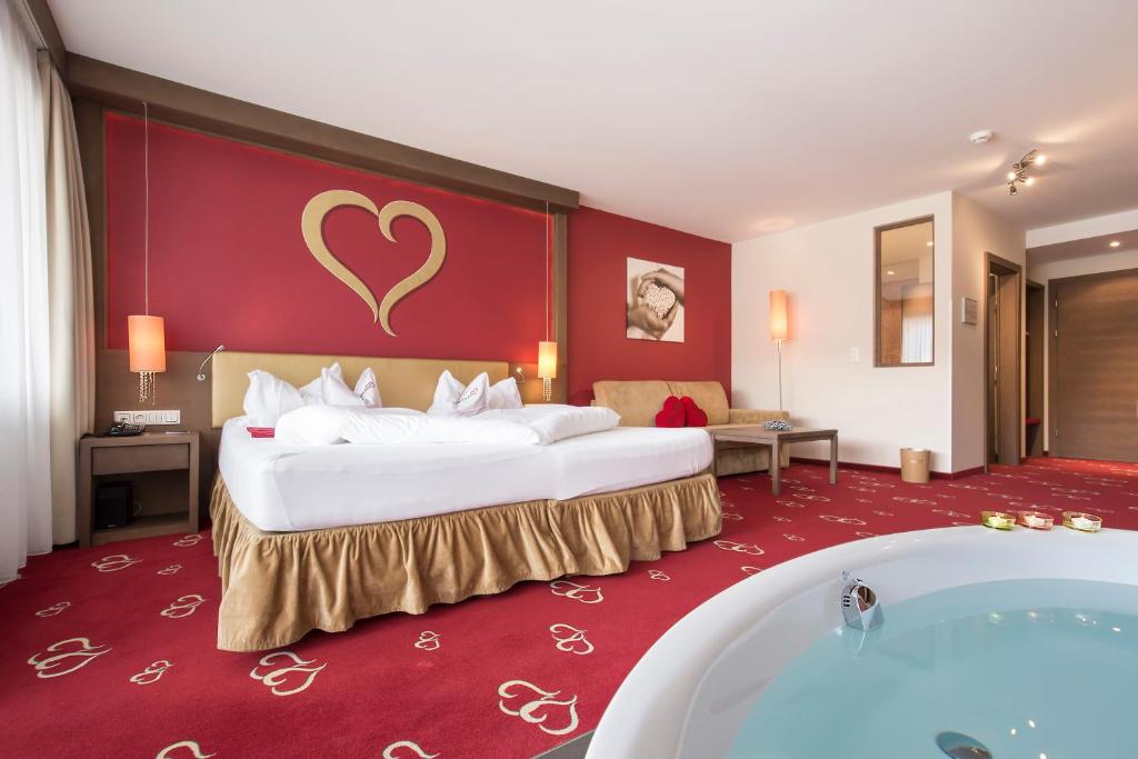 Двухместный (Двухместный номер с 1 кроватью) отеля Alpen-Herz Romantik & Spa - Adults Only, Ладис