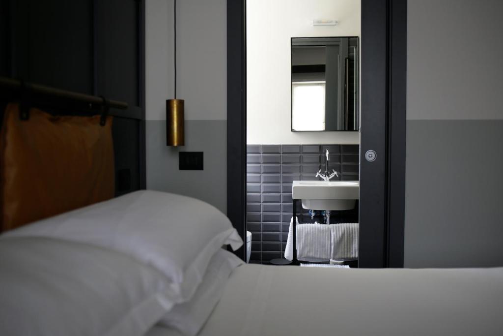 Двухместный (Улучшенный двухместный номер с 1 кроватью или 2 отдельными кроватями) отеля Hotel Club House Roma, Рим