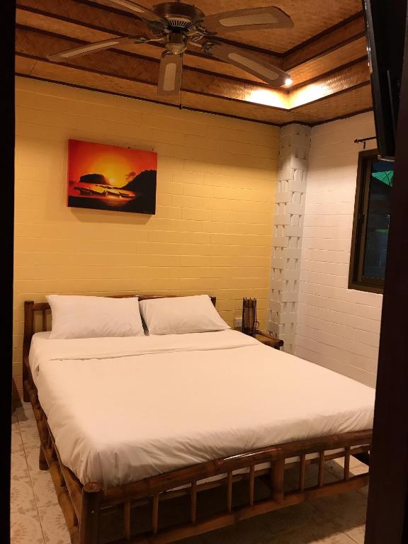 Двухместный (Улучшенный двухместный номер с 1 кроватью) гостевого дома Khaolak Tusneem Resort, Кхаулак