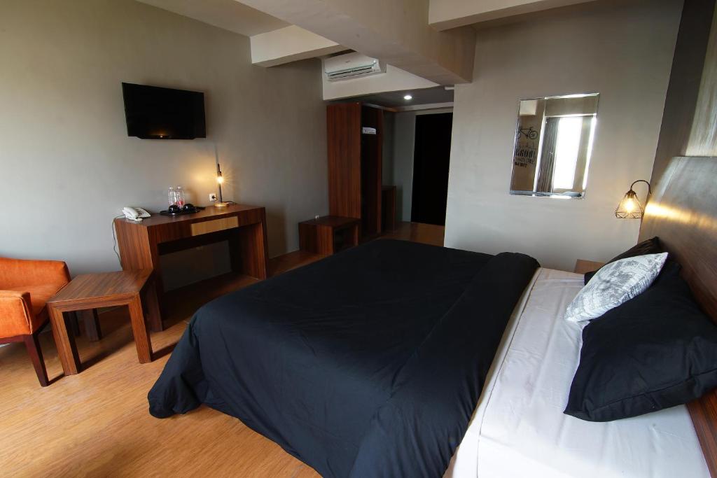 Двухместный (Двухместный номер Делюкс с 1 кроватью или 2 отдельными кроватями) отеля Hotel D'Boegis, Джакарта