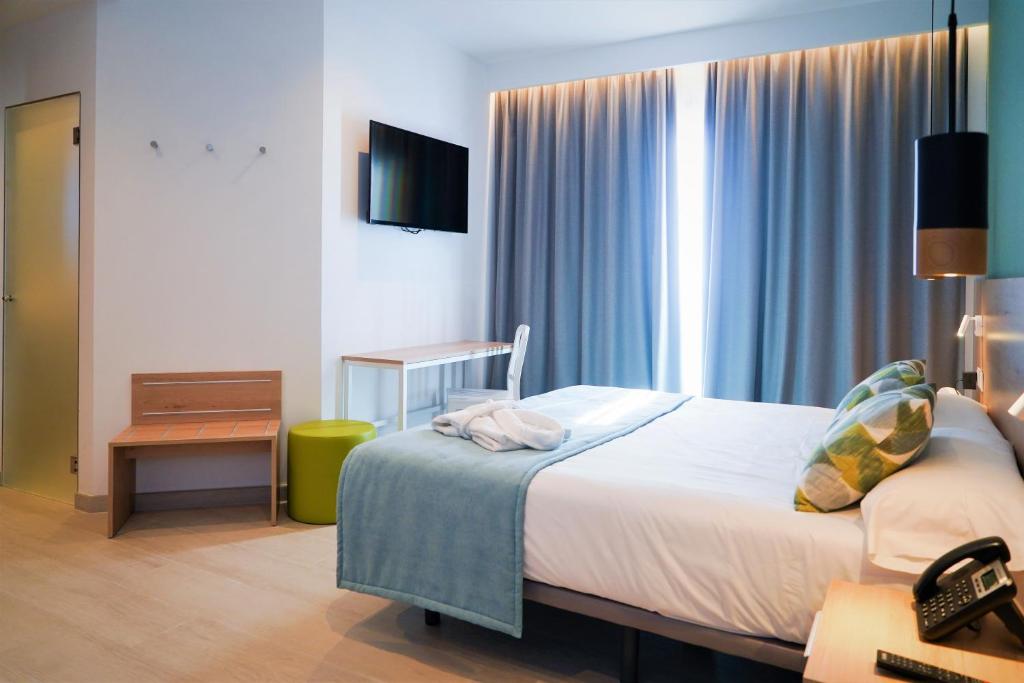 Двухместный (Улучшенный двухместный номер с 1 кроватью) отеля Hotel Seasun Aniram, Плайя-де-Пальма