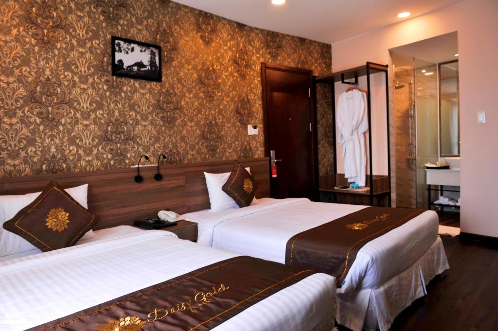 Двухместный (Двухместный номер с 2 отдельными кроватями и окном) отеля Daisy Gold Dalat Hotel, Далат