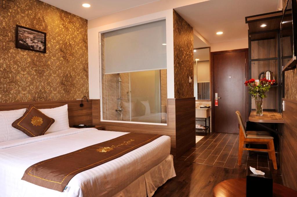 Двухместный (Улучшенный двухместный номер с 1 кроватью) отеля Daisy Gold Dalat Hotel, Далат