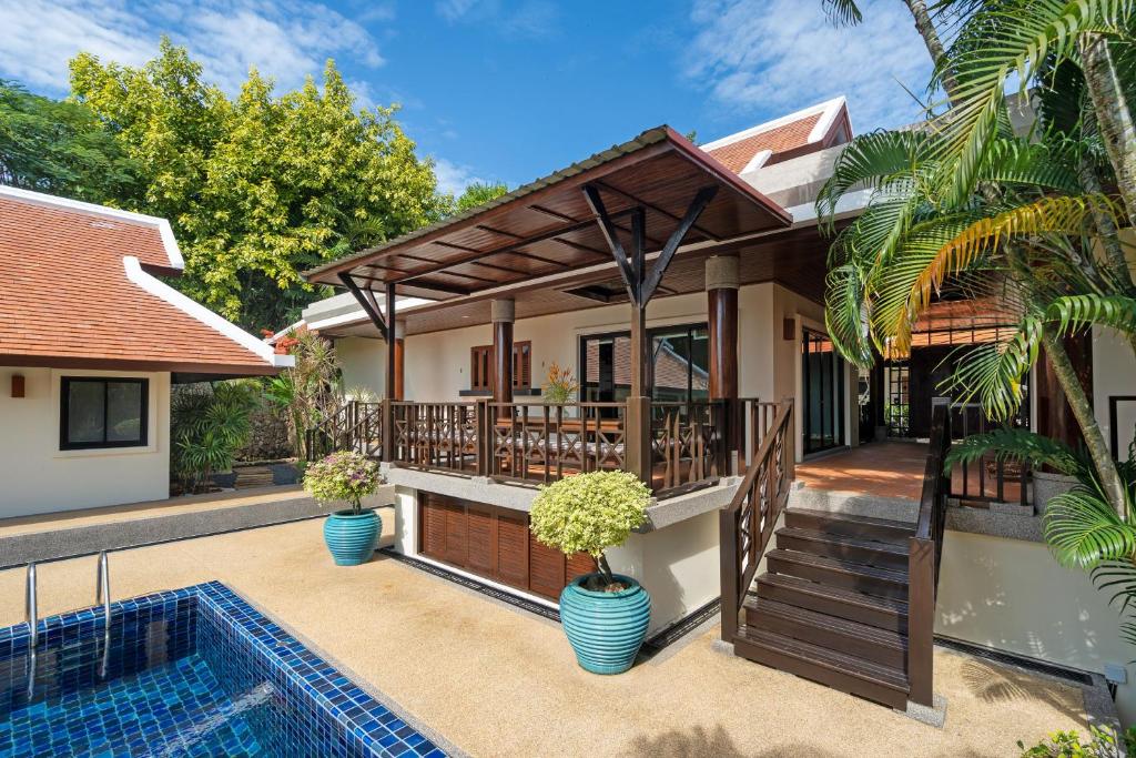 Вилла (Three-Bedroom Lake Front Villa), Nai Harn Baan-Bua Villas