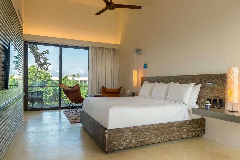 Трехместный (Номер с кроватью размера «king-size»), Andaz Mayakoba - a concept by Hyatt