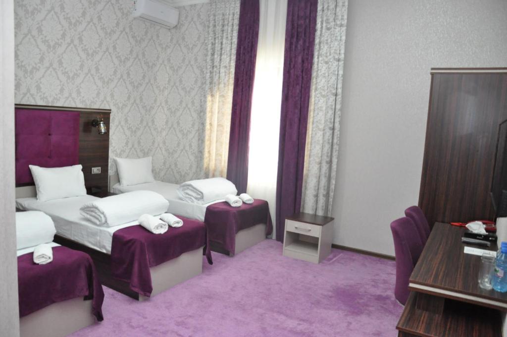 Трехместный (Стандартный трехместный номер) отеля Saf Inn на Каверочкина, Баку