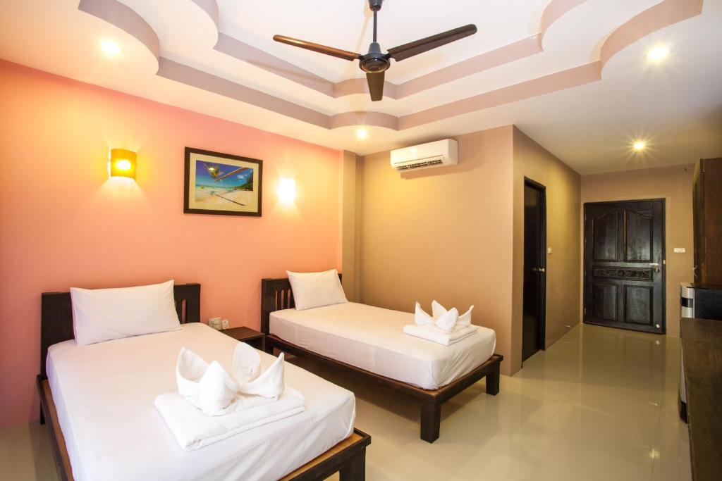 Двухместный (Улучшенный двухместный номер с 1 кроватью или 2 отдельными кроватями, а также с кондиционером) отеля Baan Suan Ta Hotel, Ко Тао