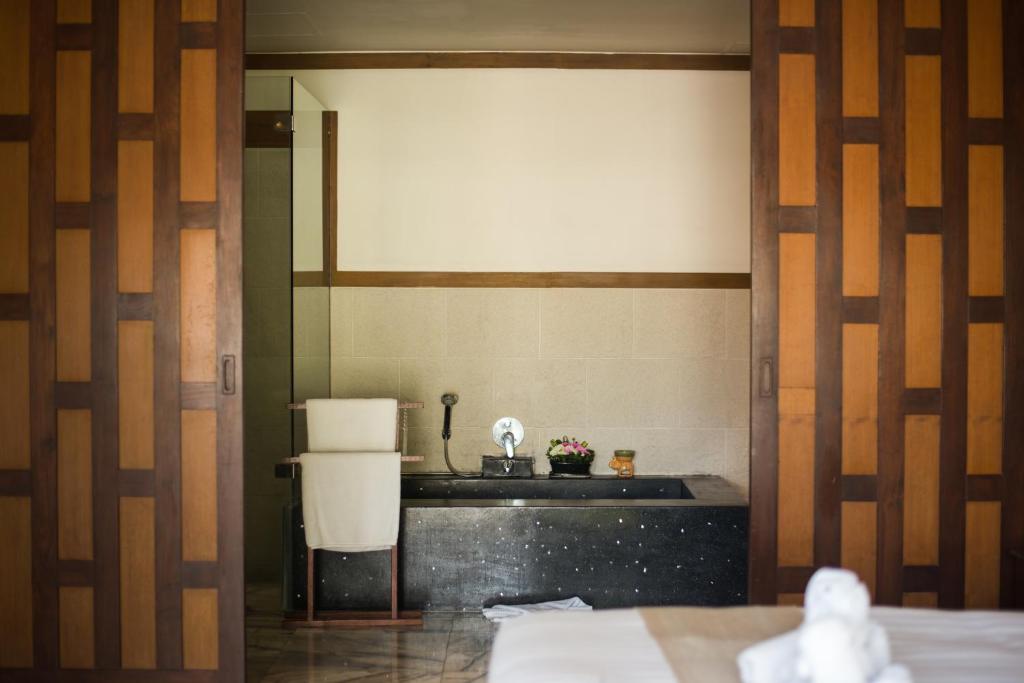 Двухместный (Двухместный номер Делюкс с 1 кроватью или 2 отдельными кроватями, доступ к бассейну) курортного отеля Baan Yin Dee Boutique Resort Phuket, Пхукет