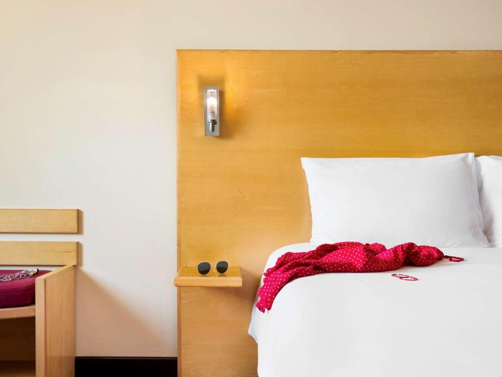 Двухместный (Улучшенный номер Твин с 2 односпальными кроватями) отеля Ibis Muscat, Маскат