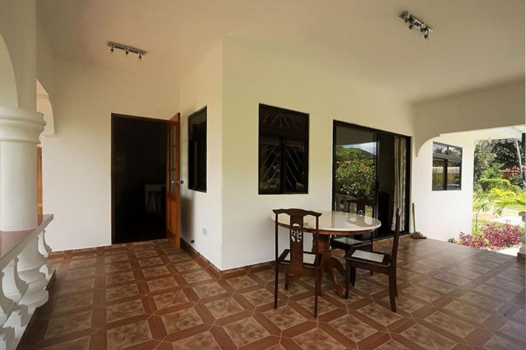 Двухместный (Стандартные шале) гостевого дома Coco Bay Villa, Баи-Сейнт-Энн
