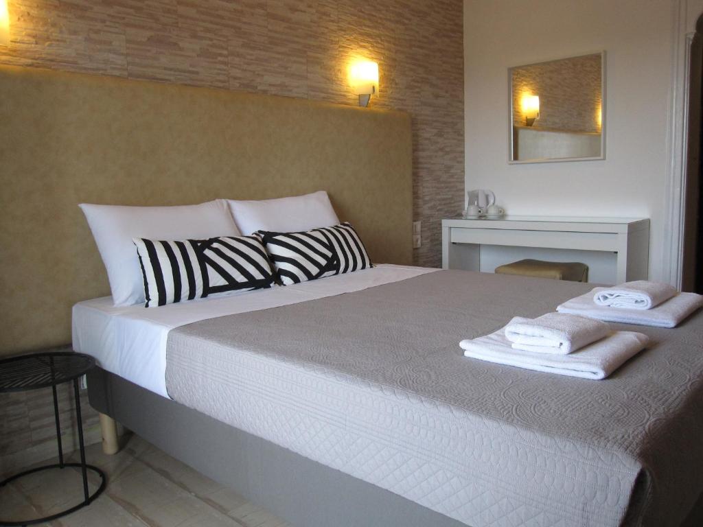 Двухместный (Двухместный номер Делюкс с 1 кроватью и видом на море) отеля Tina Hotel, Дассия