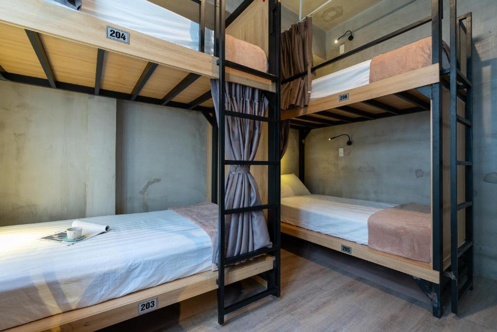 Номер (Кровать в общем 6-местном номере для женщин) хостела 9 Hostel and Bar, Хошимин