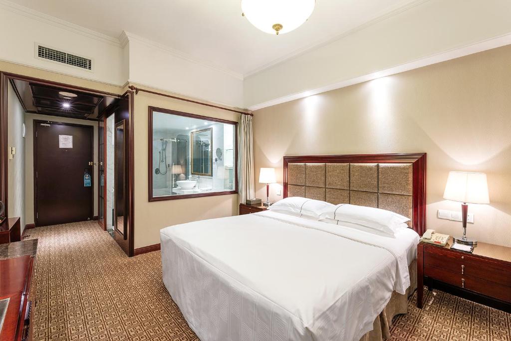 Двухместный (Стандартный двухместный номер с 1 кроватью) отеля Grand Regency Hotel, Циндао