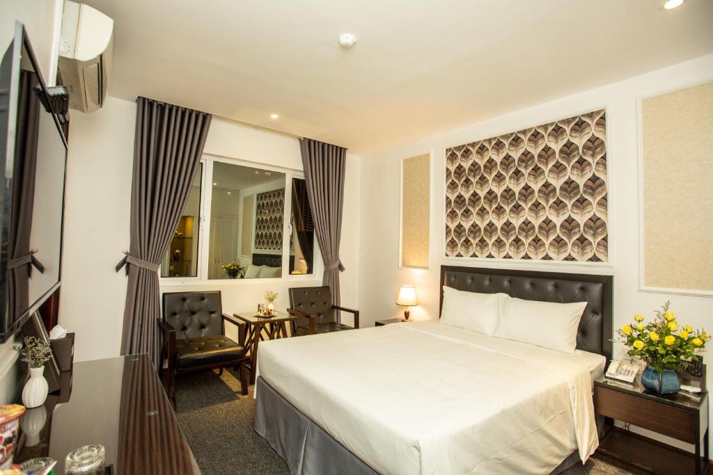 Двухместный (Улучшенный двухместный номер с 1 кроватью) отеля Adeline Hotel Hanoi, Ханой