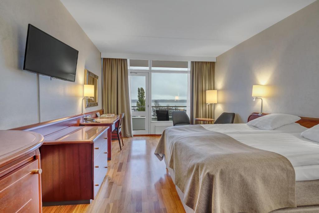 Двухместный (Двухместный номер с 2 отдельными кроватями и видом на море) отеля Hotel Arkipelag, Мариехамн