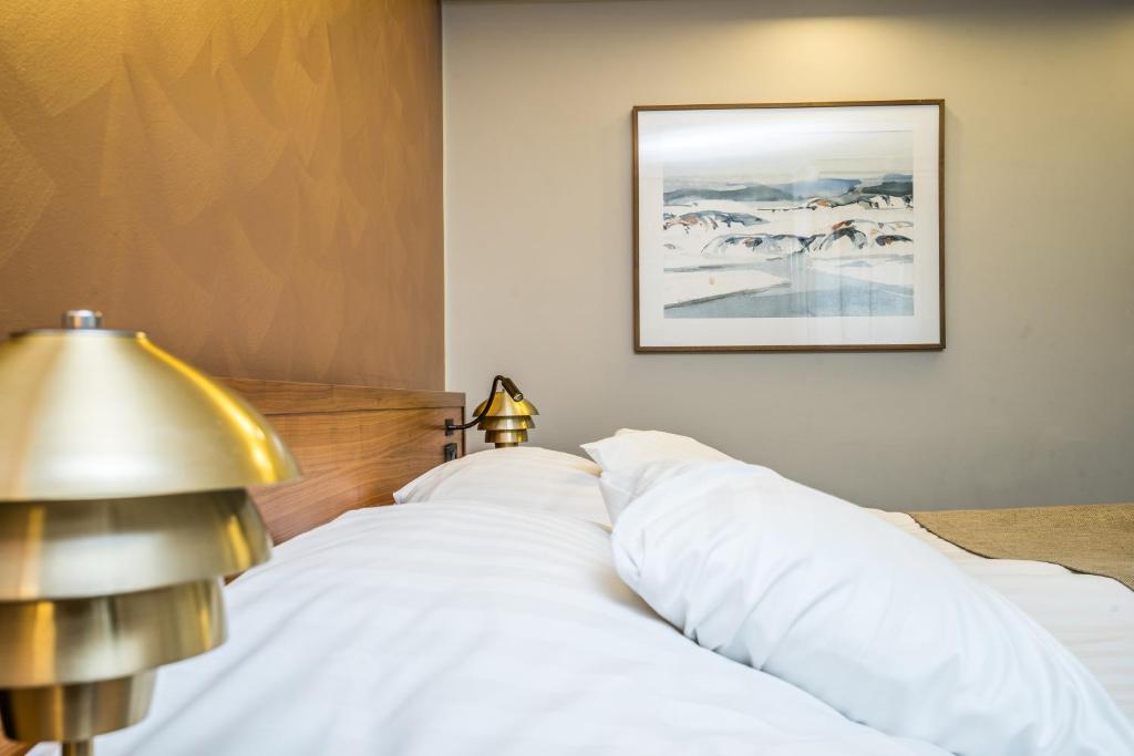 Двухместный (Улучшенный двухместный номер с 1 кроватью и видом на море) отеля Hotel Arkipelag, Мариехамн