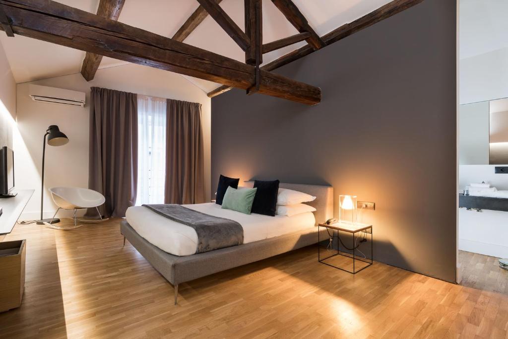 Двухместный (Улучшенный двухместный номер с 1 кроватью или 2 отдельными кроватями) отеля Habitat, Катания