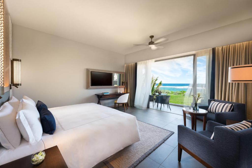 Двухместный (Номер Делюкс с видом на океан) курортного отеля Anantara Iko Mauritius Resort & Villas, Блу-Бей