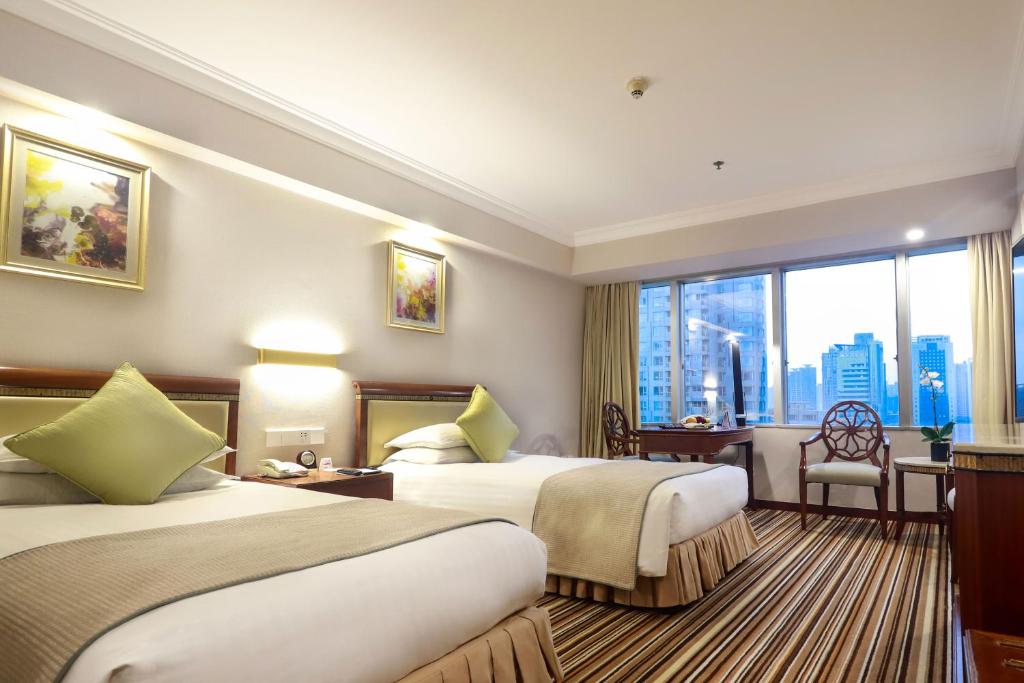Двухместный (Улучшенный двухместный номер с 2 отдельными кроватями) отеля Jin Jiang Tower, Шанхай