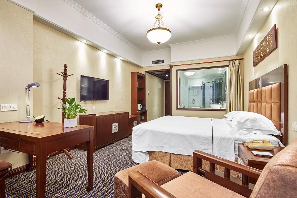 Двухместный (Улучшенный двухместный номер с 1 кроватью) отеля Grand Regency Hotel, Циндао
