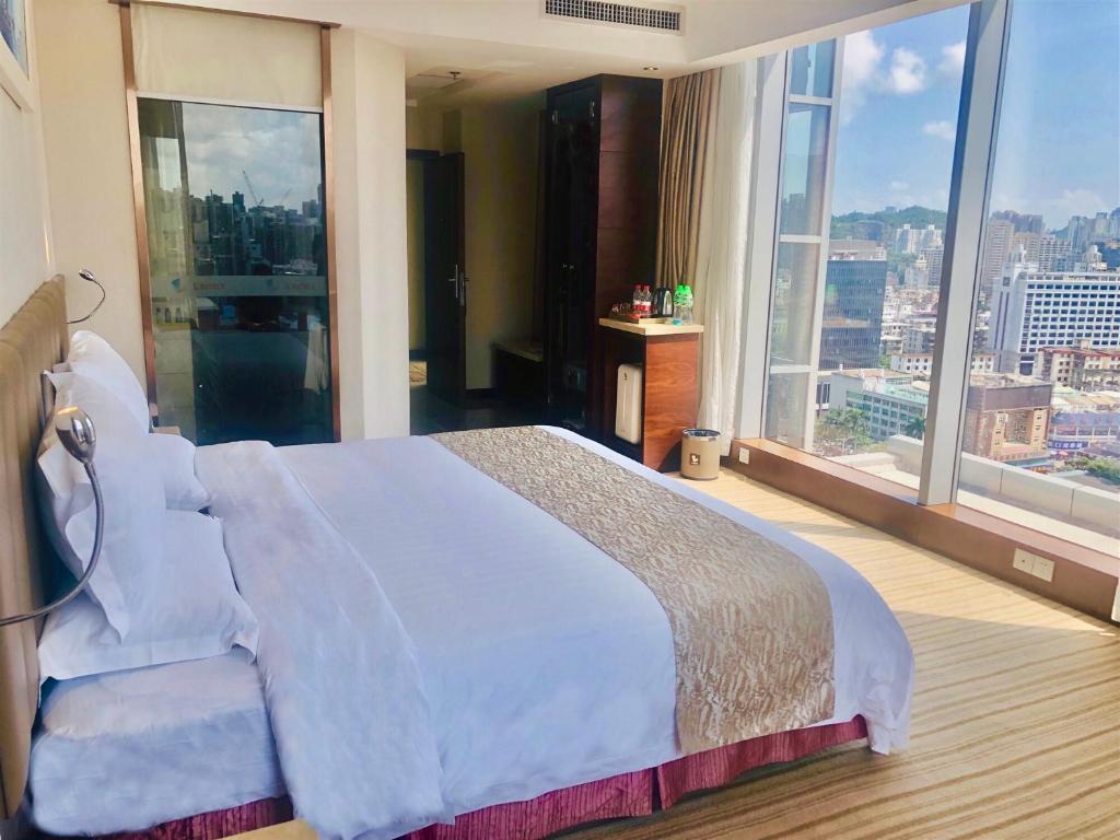 Двухместный (Executive King room with Seaview), L Hotels Changsheng Branch