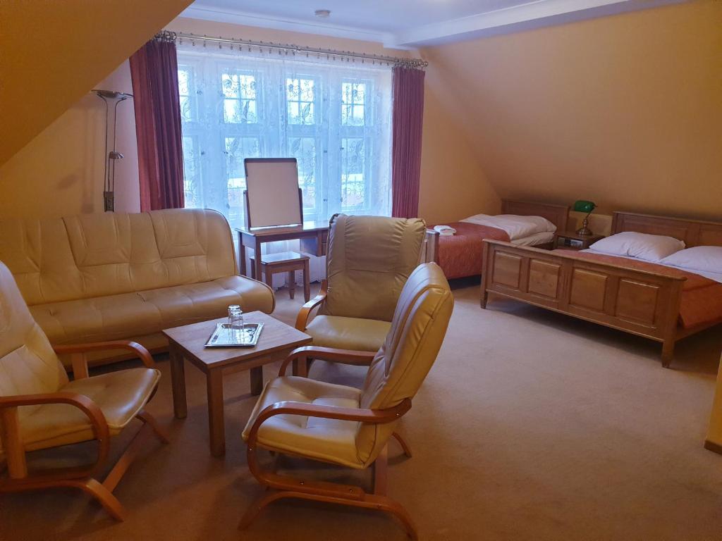 Двухместный (Стандартный двухместный номер с 1 кроватью или 2 отдельными кроватями) отеля Hotel Pałacyk, Легница