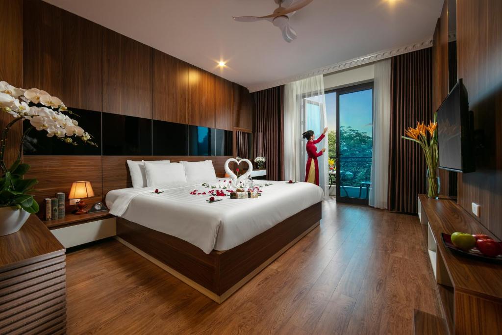 Сьюит (Suite Double with Balcony and Mountain View) отеля Tam Coc Holiday Hotel & Villa, Ниньбинь