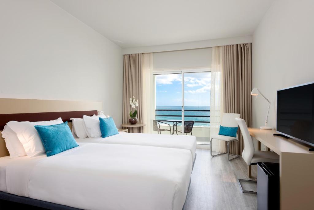Двухместный (Двухместный номер «Премиум» с 2 отдельными кроватями и видом на море) отеля Tryp Lisboa Caparica Mar, Кошта-да-Капарика