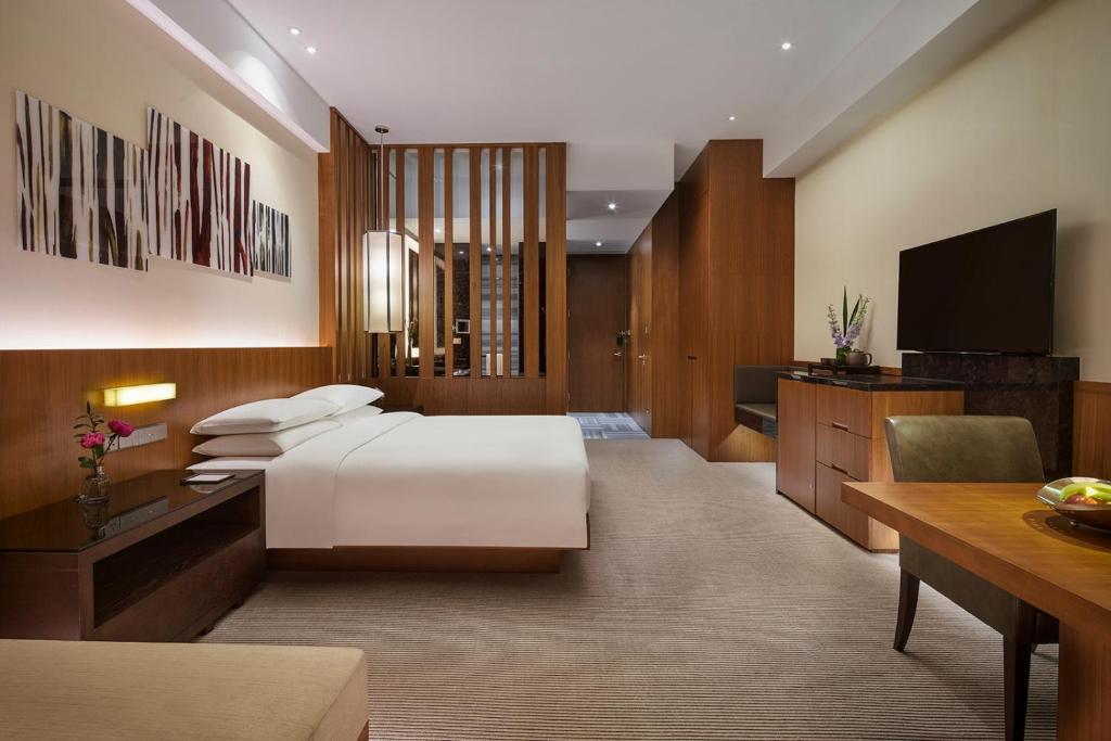 Двухместный (Клубный номер с кроватью размера «king-size») отеля Hyatt Regency Changchun, Чанчунь
