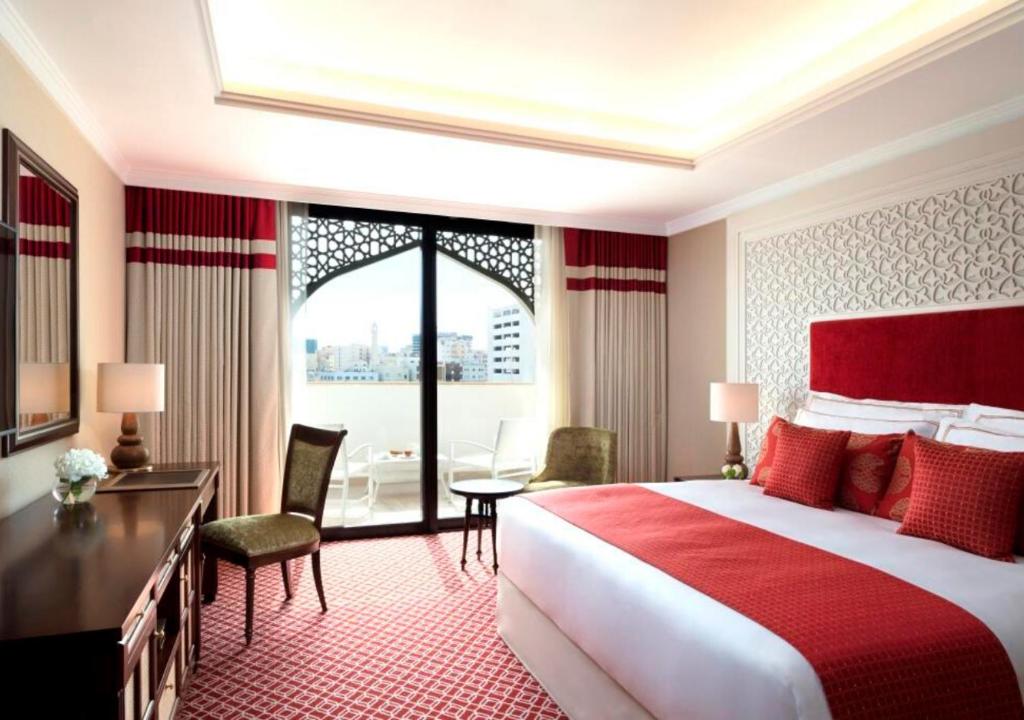 Сьюит (Представительский люкс) отеля Al Najada Doha Hotel by Tivoli, Доха