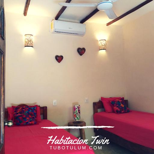 Двухместный (Двухместный номер с 2 отдельными кроватями и общей ванной комнатой) хостела Tubo Tulum Hostel, Тулум