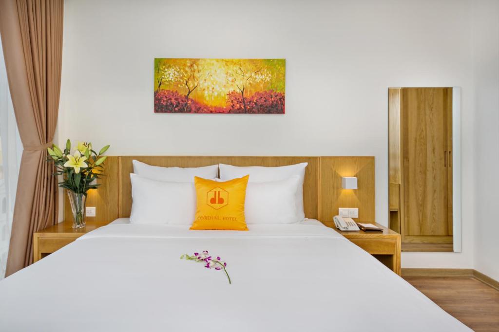 Двухместный (Номер Делюкс с кроватью размера «king-size») отеля Cordial Hotel, Дананг