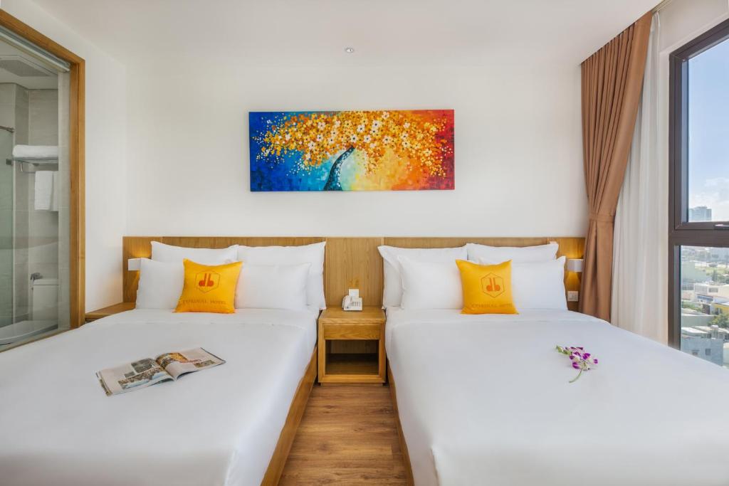 Двухместный (Двухместный номер Делюкс с 2 двуспальными кроватями) отеля Cordial Hotel, Дананг