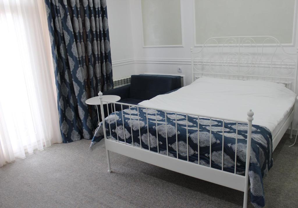 Двухместный (Двухместный номер Делюкс с 1 кроватью, балконом и боковым видом на море) отеля Два сезона, Баку