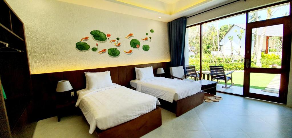 Двухместный (Двухместный номер с 2 отдельными кроватями и видом на бассейн) курортного отеля Kingo Retreat Resort, Дуонг-Донг