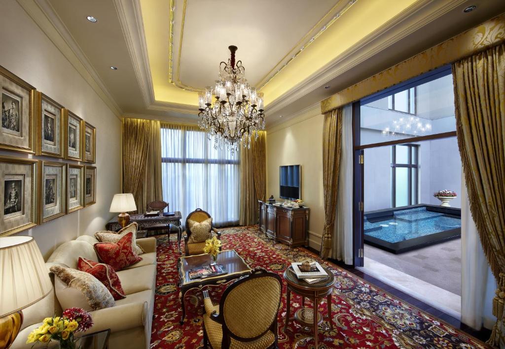 Сьюит (Royal Suite with Plunge Pool, Airport Transfers & Lounge Access including cocktail hours), The Leela Palace New Delhi