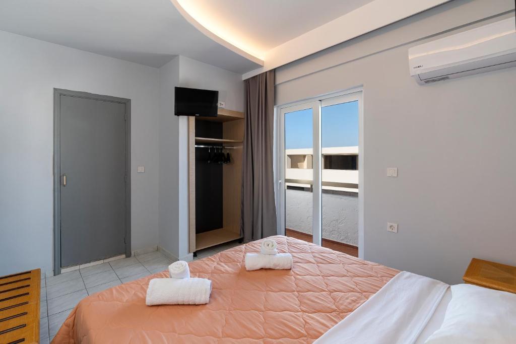 Двухместный (Стандартный двухместный номер с 1 кроватью или 2 отдельными кроватями и балконом) отеля N E P center Hotel Rodos, Родос