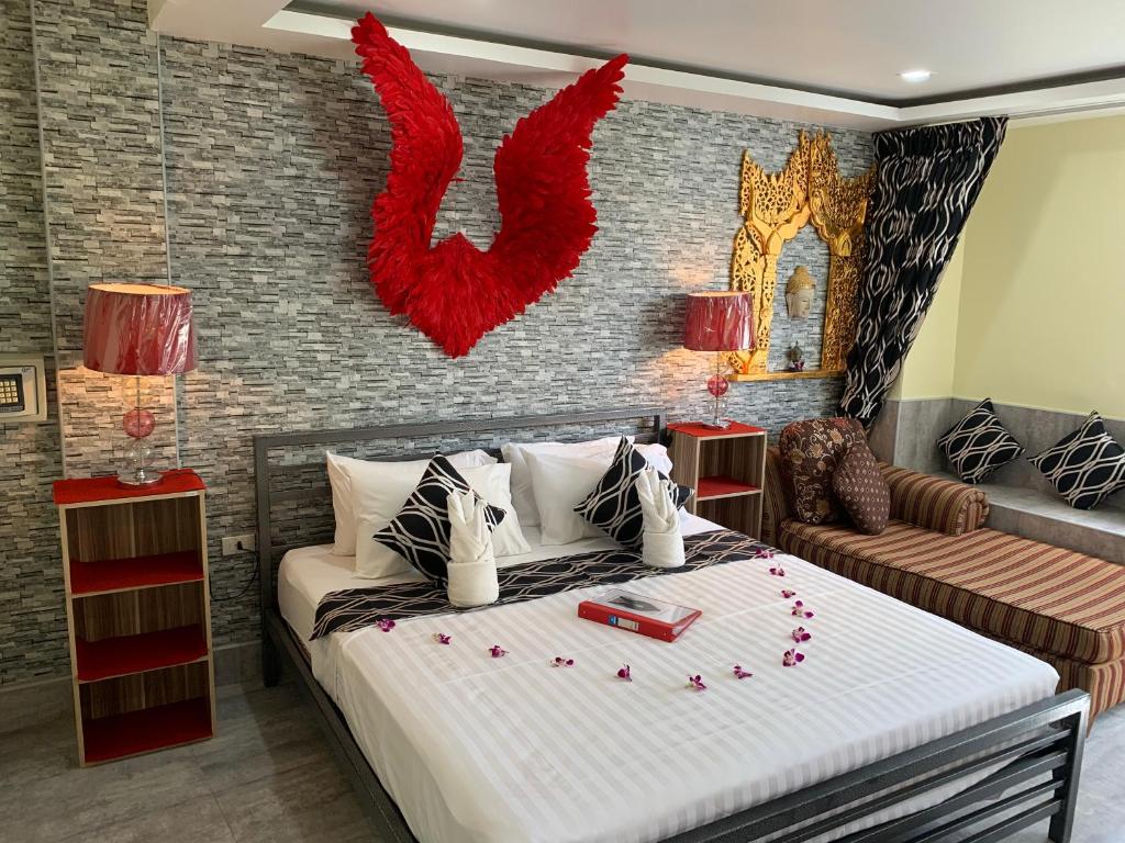 Двухместный (Улучшенный номер с кроватью размера «queen-size») гостевого дома Fong Kaew and Baan Nang Fa Guesthouse, Пхукет