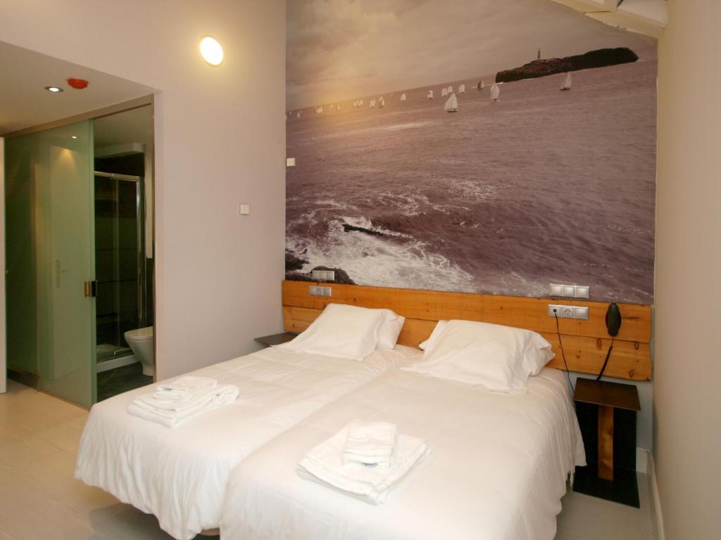 Двухместный (Двухместный номер с 1 кроватью или 2 отдельными кроватями и частичным видом на море) отеля Hosteria Santander, Сантандер